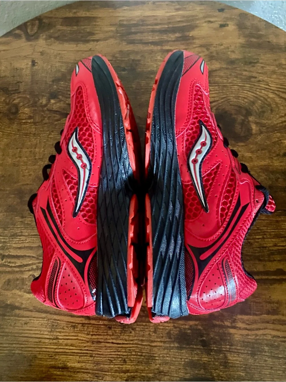 Saucony Omni 9 Running Shoes in Bright Red and Black